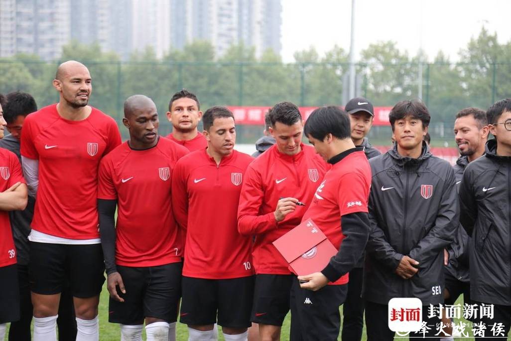 向队长告别!周定洋效力成都蓉城经典瞬间 向队长告别!周定洋效力成都蓉城经典瞬间